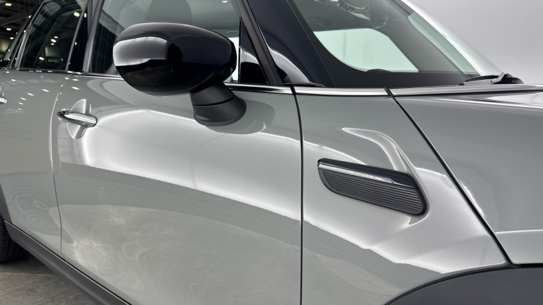 MINI Hatchback 1.5 Cooper Classic 5dr Petrol Hatchback